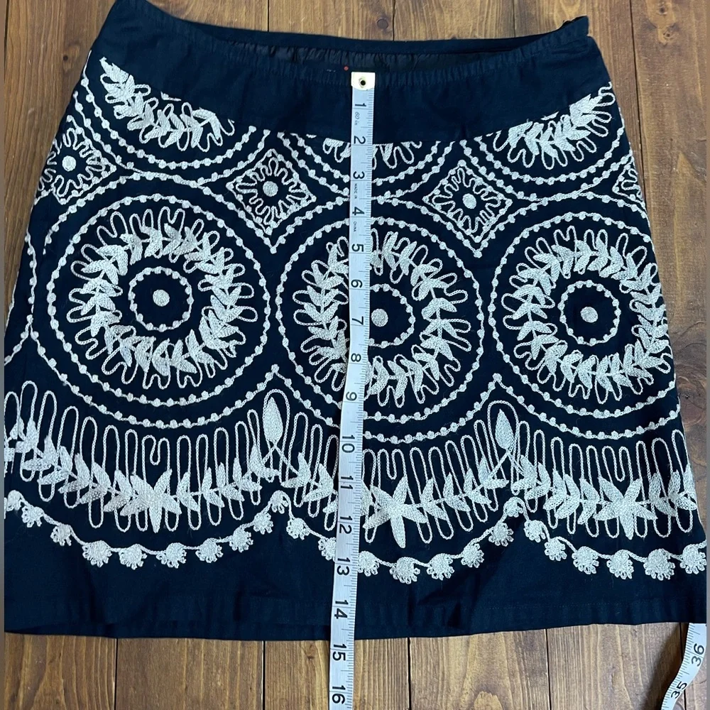 Yoana Baraschi size 2 black skirt with cream embroidered design